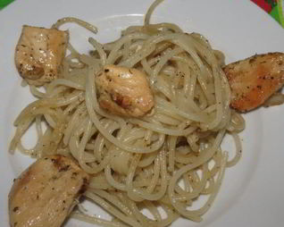 Спагетти с курицей в сметанном соусе