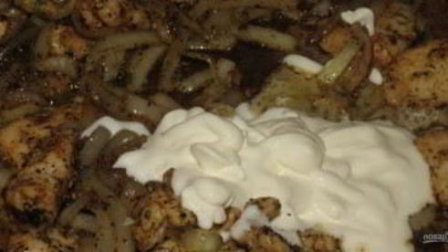 спагетти с курицей в сметанном соусе