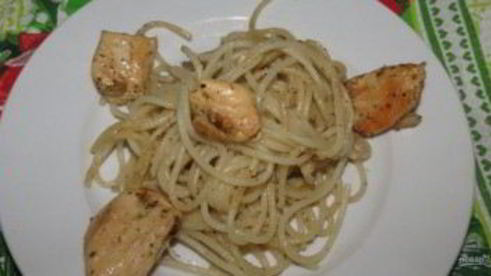 спагетти с курицей в сметанном соусе