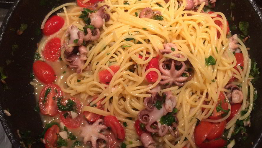 Рецепт спагетти с мини осьминогами