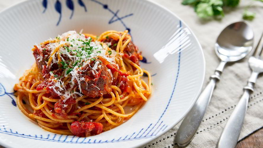 Рецепт спагетти с мясными шариками в томатном соусе