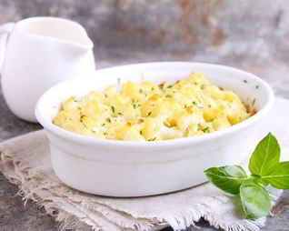 Спагетти с помидорами с моцареллой