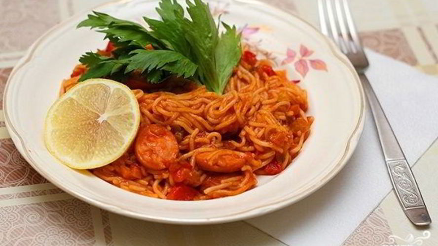 Рецепт спагетти с сосиской и соусом