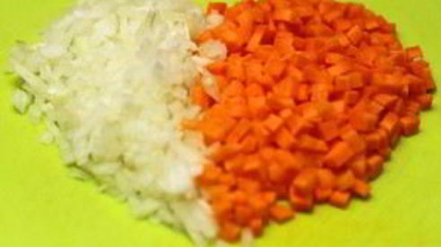 спагетти с сосиской и соусом