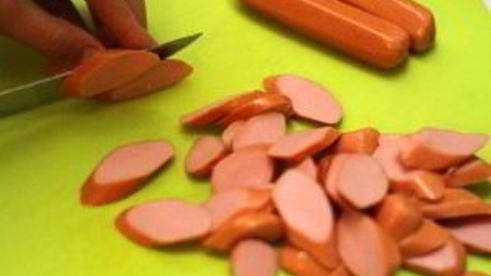 спагетти с сосиской и соусом