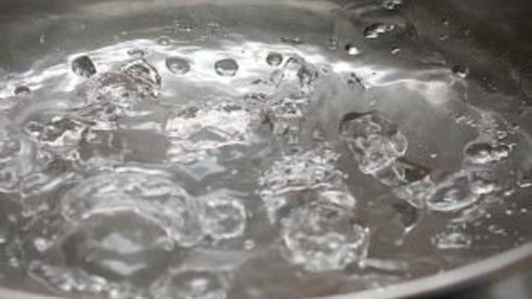 спагетти с сосиской и соусом