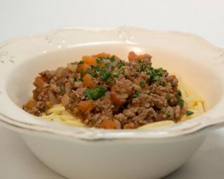 Спагетти с соусом болоньезе