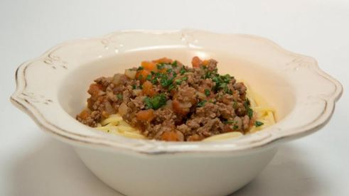 спагетти с соусом болоньезе