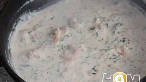 спагетти в чесночно-сливочном соусе с креветками