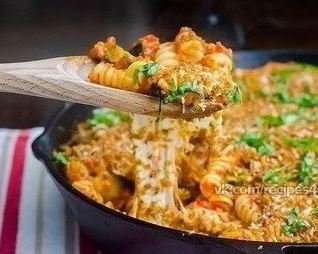 Сырная паста, запеченная в духовке с чесноком