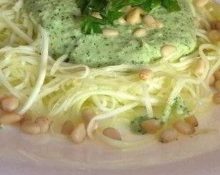 Сыроедческая паста с цукини и соусом из кешью