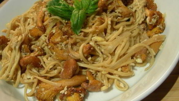 Рецепт Жареная китайская лапша с яйцом и лисичками