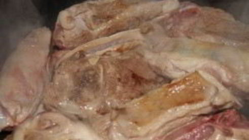 баранина, тушеная в вине