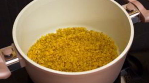 бараньи ребрышки с яблоками, черносливом и булгуром