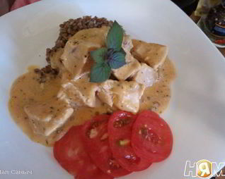 Филе грудки индейки в сметанном соусе