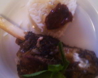 Голяшка ягненка, запеченная в духовке