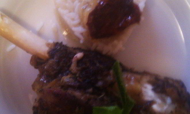 Голяшка ягненка, запеченная в духовке