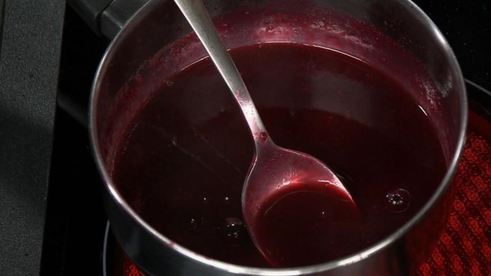 говядина по-строгановски с клюквенным соусом