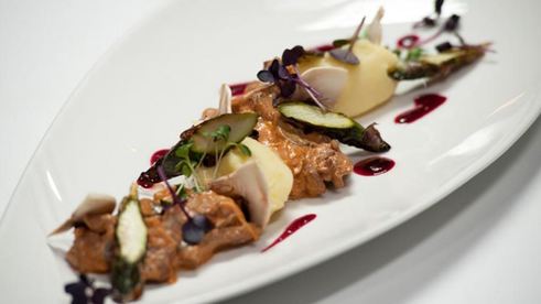 говядина по-строгановски с клюквенным соусом