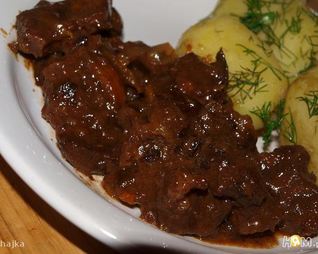 Говядина с черносливом