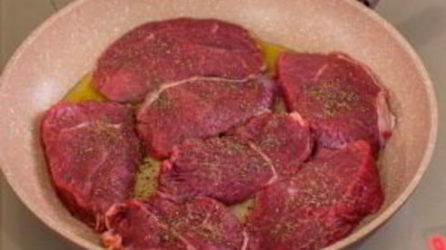 говядина, жаренная с клюквой