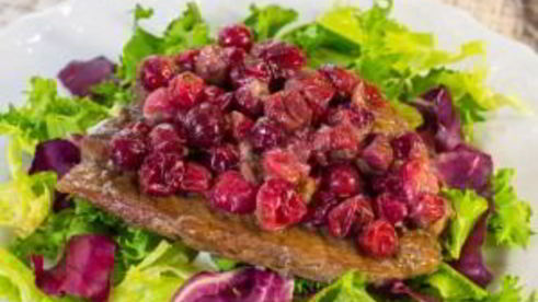 говядина, жаренная с клюквой