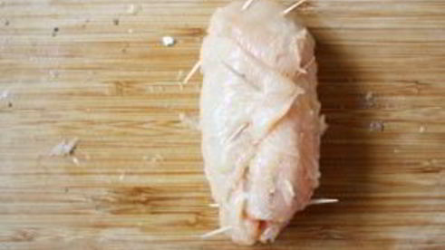 грудка, фаршированная грибами и сыром