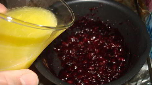 индейка маринованная с клюквенным соусом