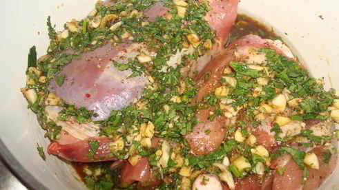 индейка маринованная с клюквенным соусом