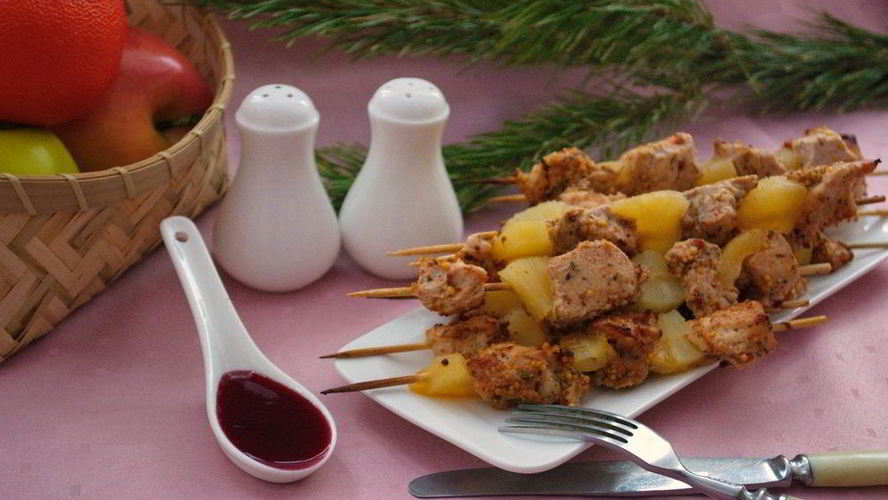 Рецепт индейка с ананасами на шпажках