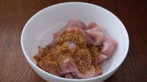 индейка с ананасами на шпажках