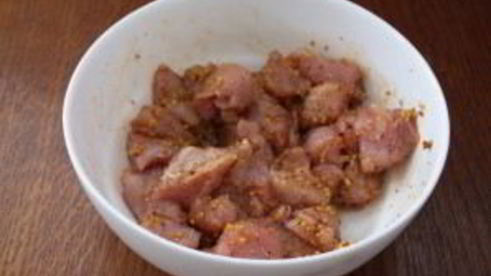 индейка с ананасами на шпажках