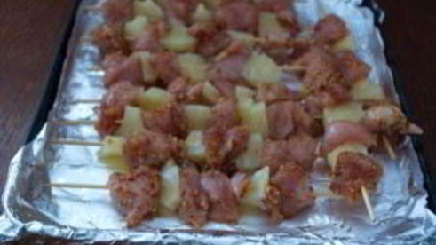 индейка с ананасами на шпажках