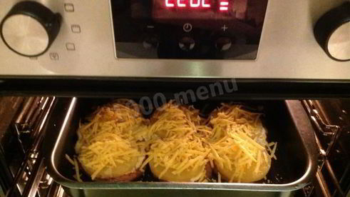 индейка с ананасами в духовке