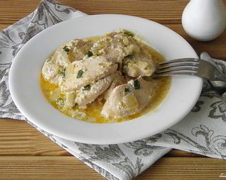 Куриная грудка со сливками