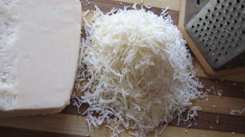 куриная грудка в шубке из шпината и соуса бешамель