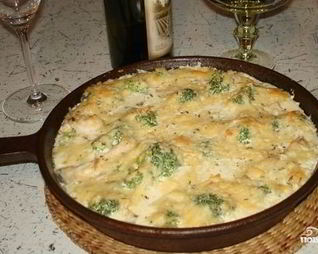 Куриное филе с брокколи в сливочном соусе
