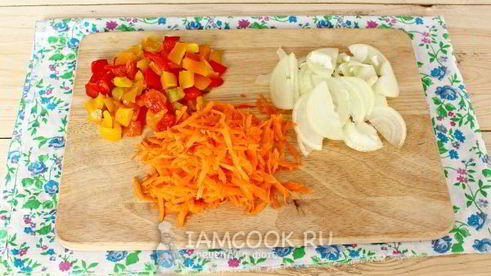 куриное филе с овощами и грибами