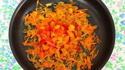 куриное филе с овощами и грибами