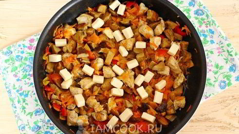 куриное филе с овощами и грибами