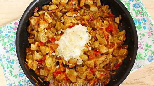 куриное филе с овощами и грибами