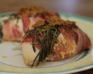 Куриные грудки, фаршированные песто и рикоттой