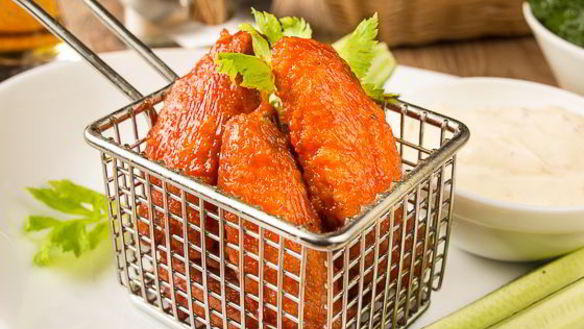 Рецепт Куриные крылышки в кляре и остром соусе