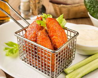 Куриные крылышки в кляре и остром соусе