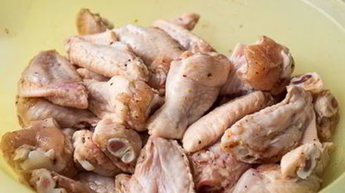 куриные крылышки в кляре и остром соусе