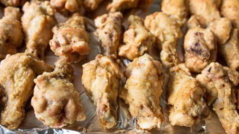 куриные крылышки в кляре и остром соусе