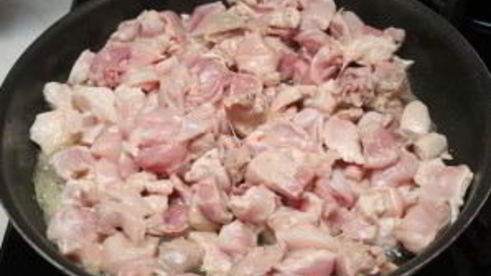 курица с овощами в горшочке