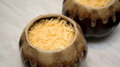 курица с овощами в горшочке