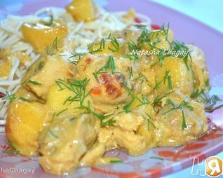 Курица с яблоками в соусе с карри