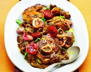 Молодая баранина со сливами и грецкими орехами